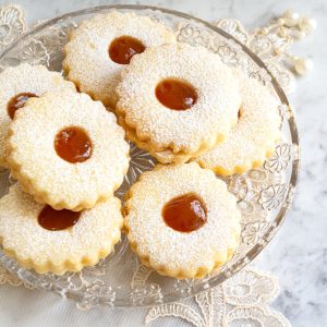 パン＆スイーツメニューのジャムを挟んだクッキー